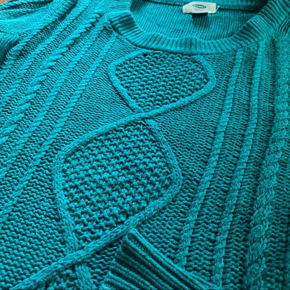 Old navy sweater - Picture 2 of 4